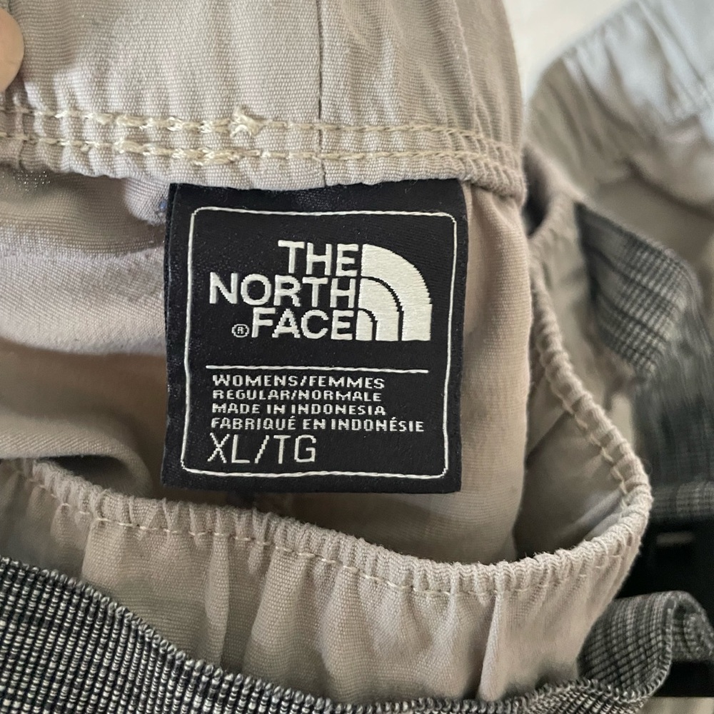 The North Face The Women's Class V Belted Shorts size large flash dry nylon